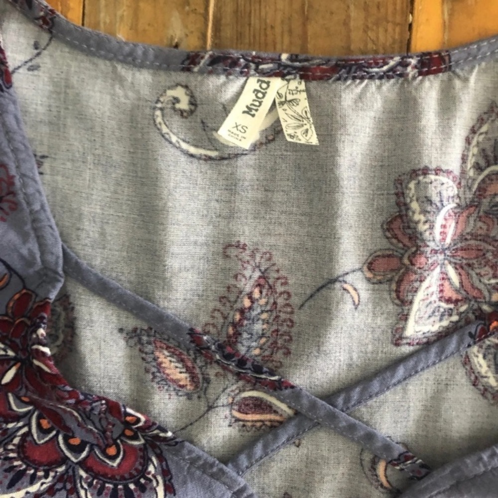 Small/Xsmall tops - Picture 3 of 12